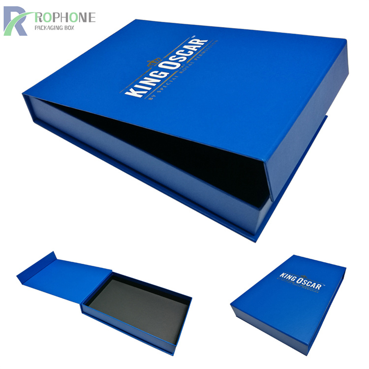 blauwe kartonnen doos