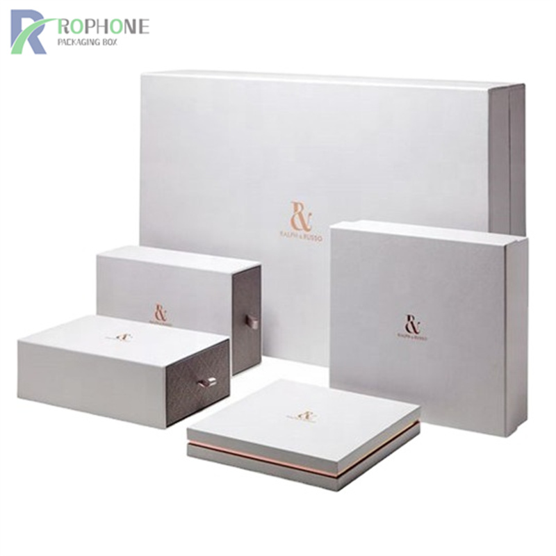 witte kartonnen geschenkdozen